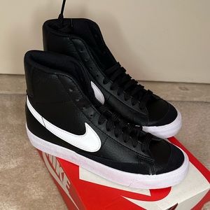 Youth NIKE Blazer Mid ‘77 Sneakers